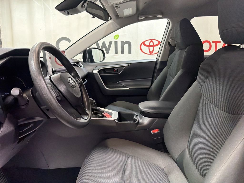 Used 2025 Toyota RAV4 LE image 21