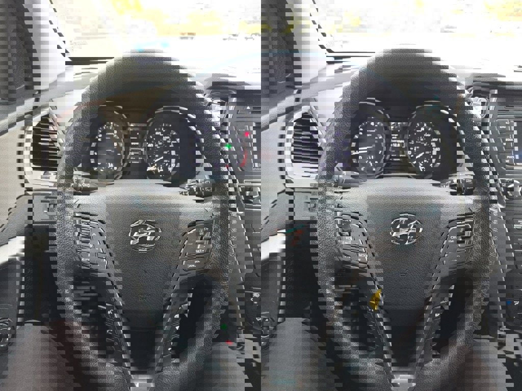 Used 2017 Hyundai Santa Fe Sport image 18