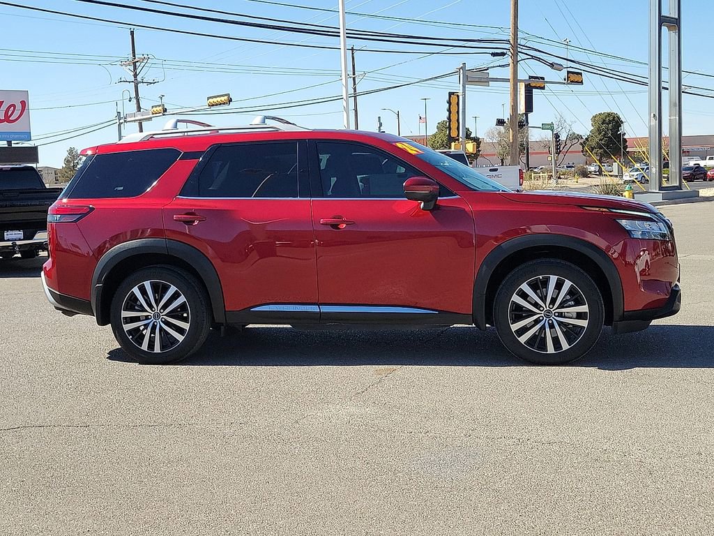 Used 2024 Nissan Pathfinder Platinum w/ Black Appearance Package FWD image 12