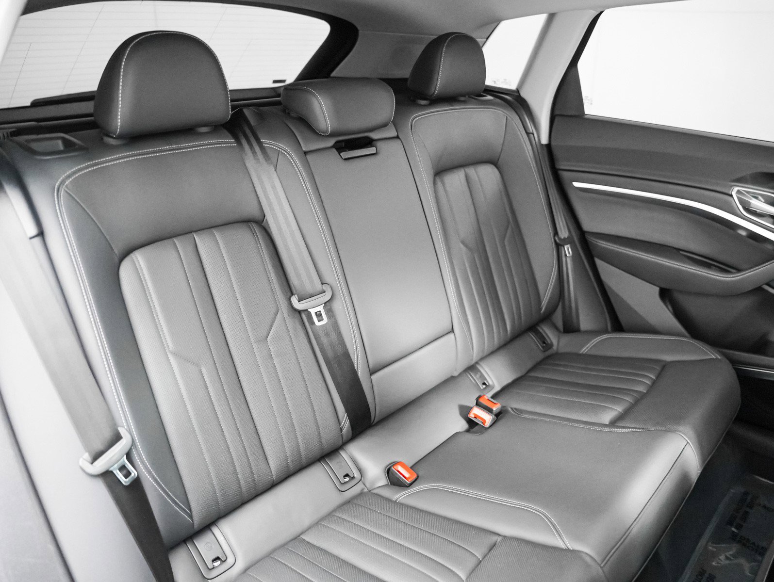 Used 2024 Audi Q8 e-tron Premium Plus w/ Premium Plus Package image 10