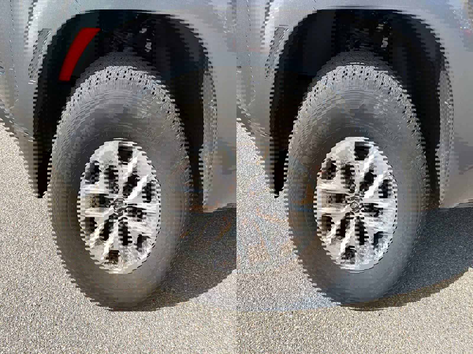 Used 2024 Nissan Frontier SV image 18