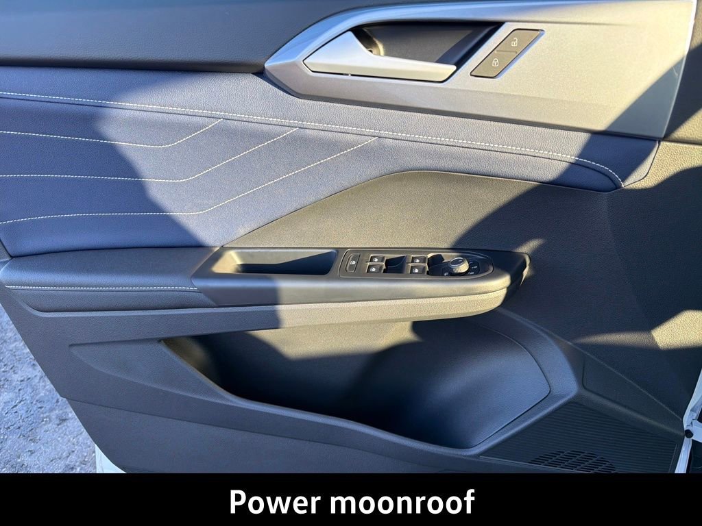 New 2026 Volkswagen Taos SEL image 11