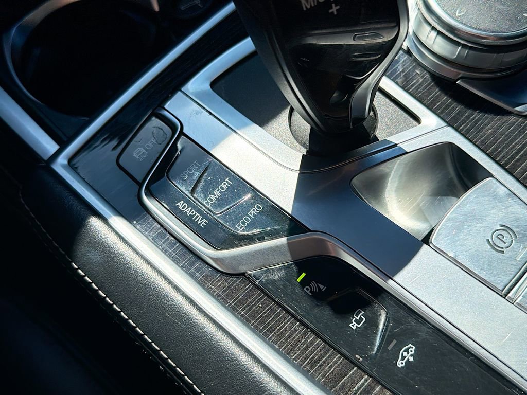 Used 2019 BMW 750i xDrive w/ M Sport Package image 33