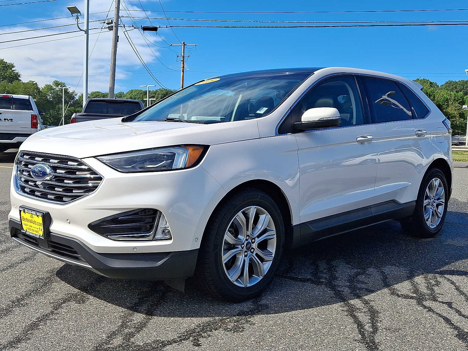 Used 2019 Ford Edge Titanium w/ Equipment Group 301A image 3