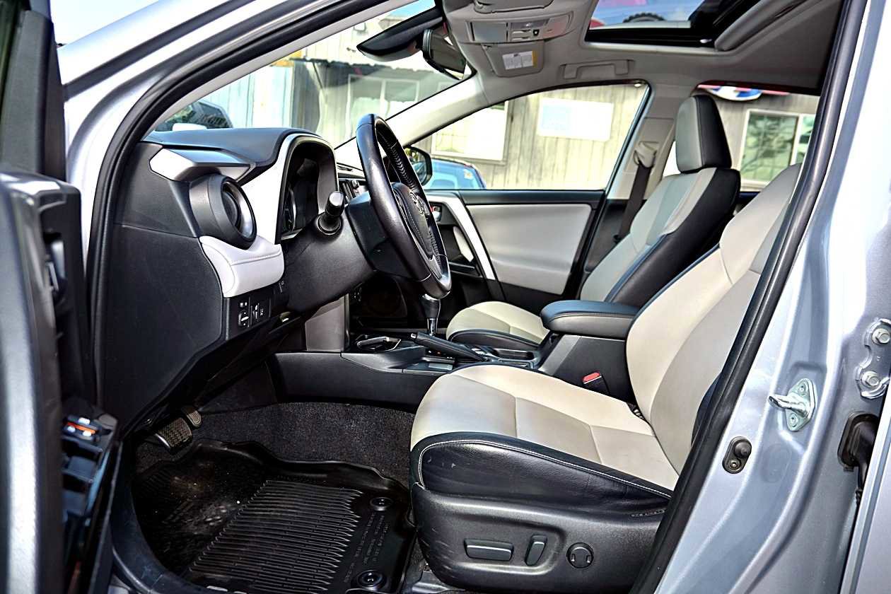 Used 2017 Toyota RAV4 Limited AWD/4WD image 16