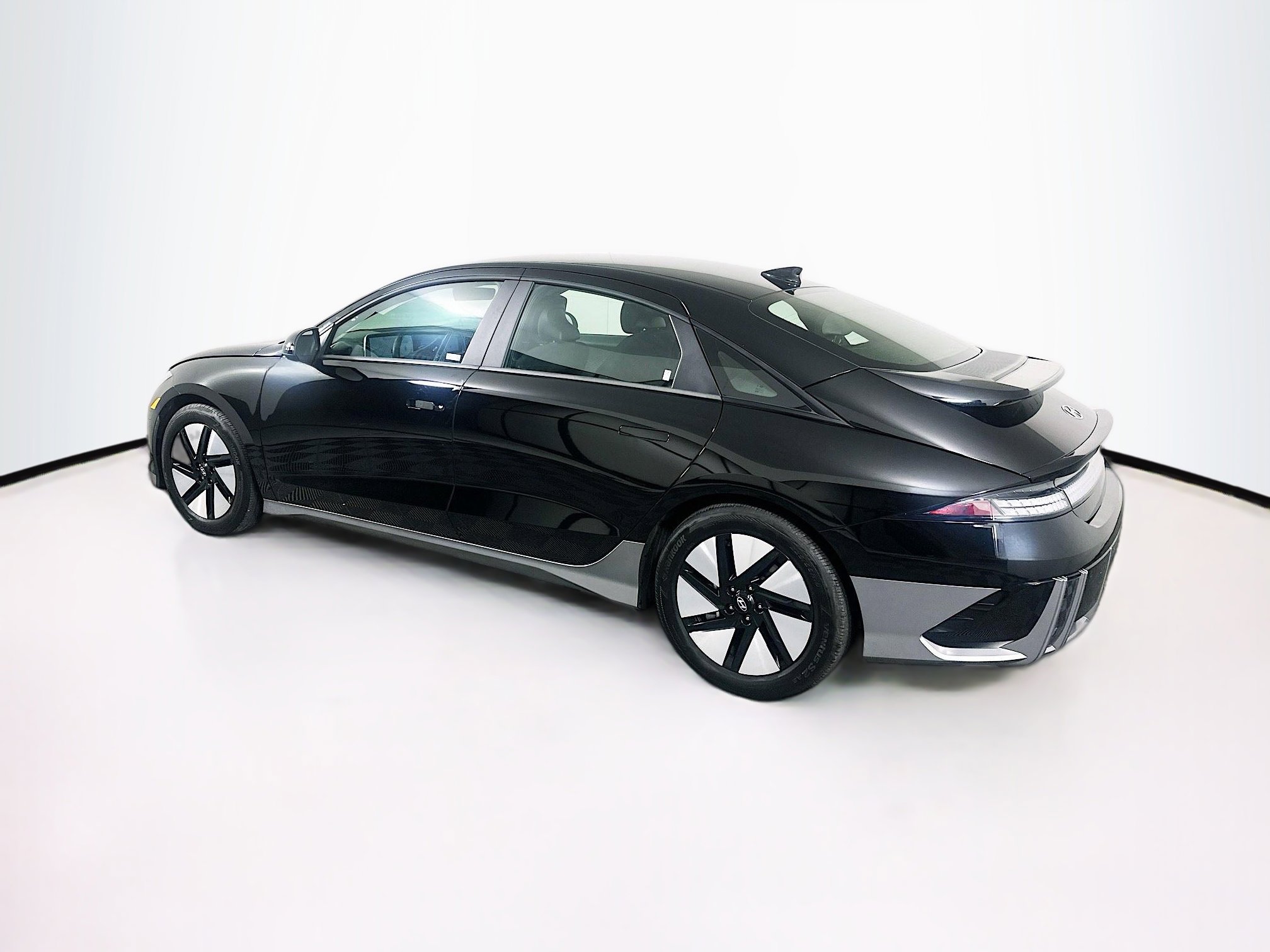 Used 2024 Hyundai Ioniq 6 SE RWD image 5