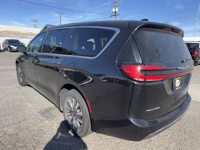 Used 2024 Chrysler Pacifica Select image 7