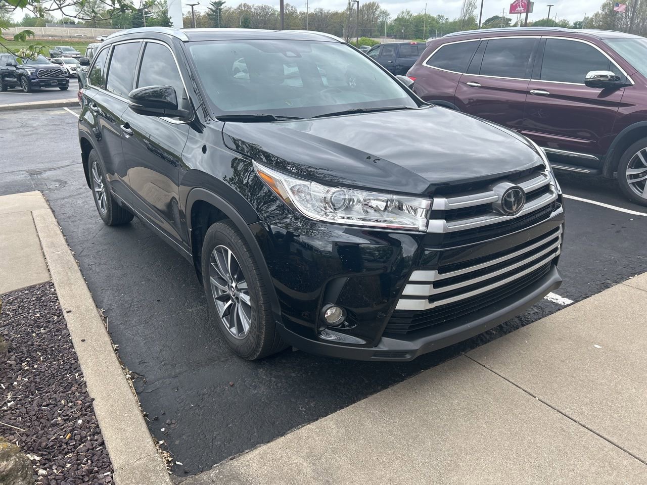 Used 2018 Toyota Highlander XLE image 1