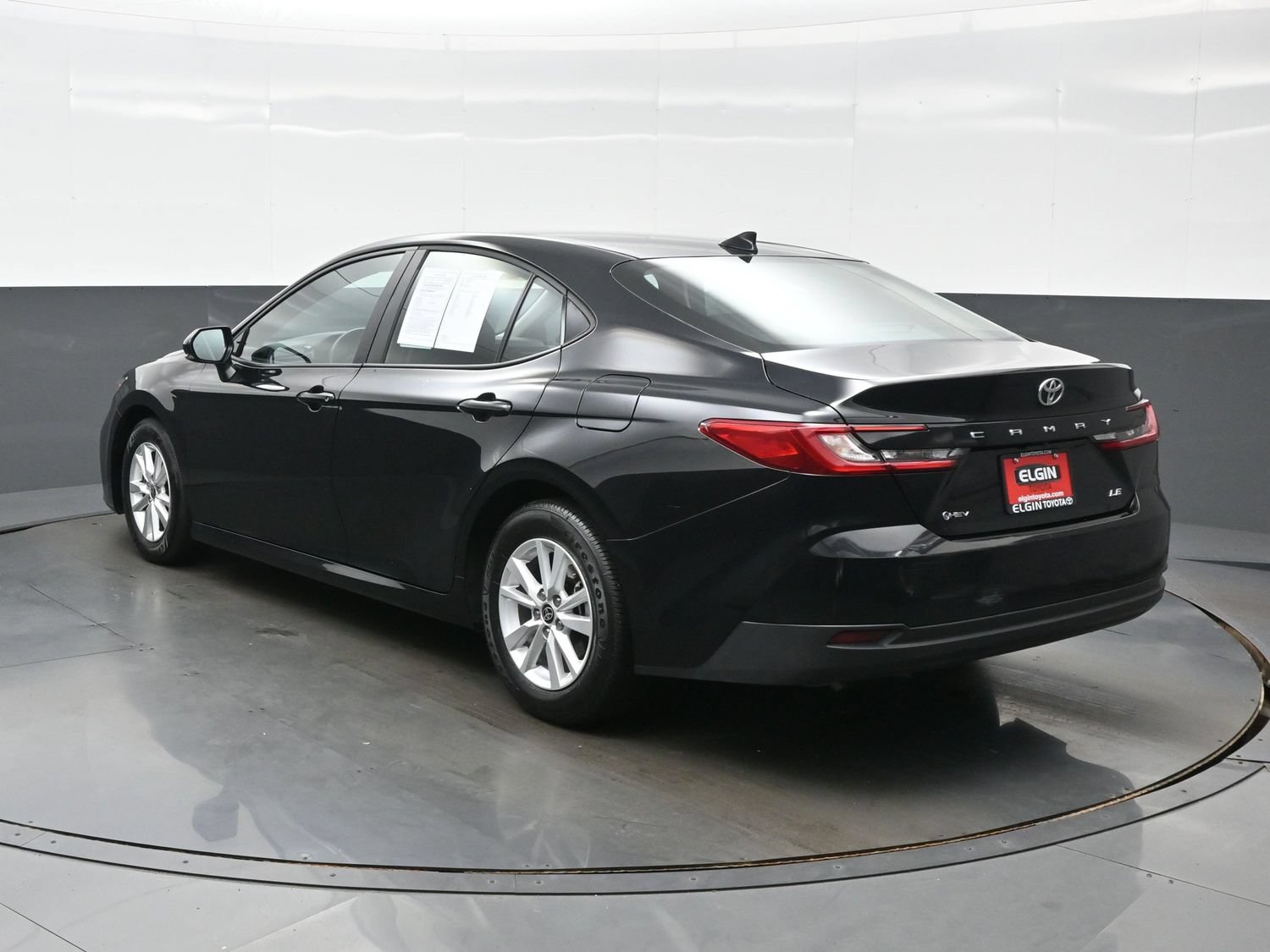 Used 2025 Toyota Camry LE FWD image 4