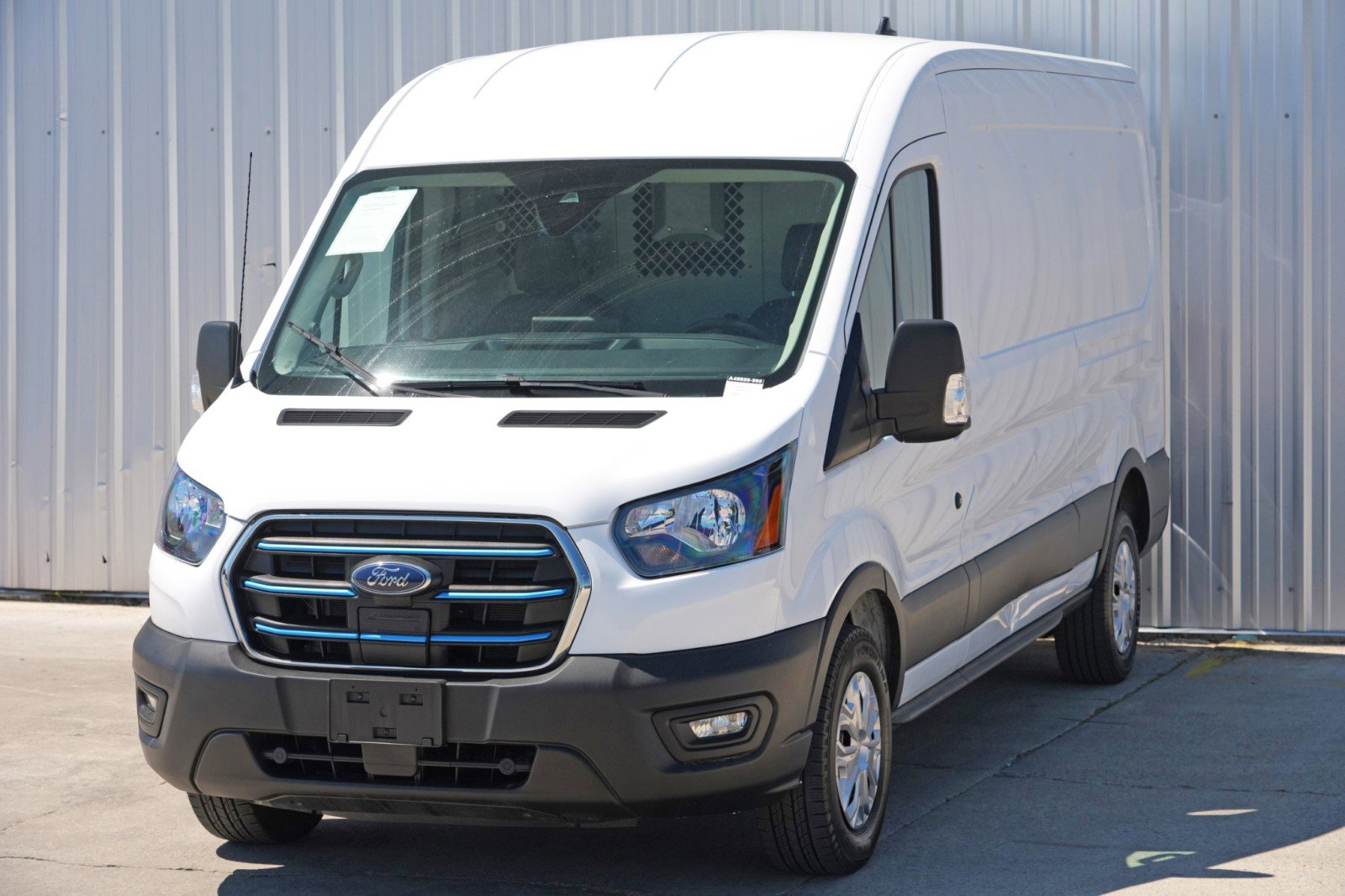 Used 2022 Ford E-Transit Medium Roof w/ Load Area Protection Package image 34