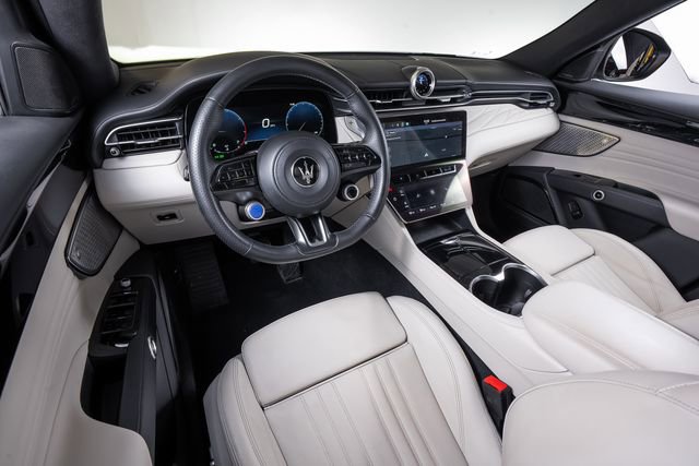 Used 2024 Maserati Grecale GT image 27