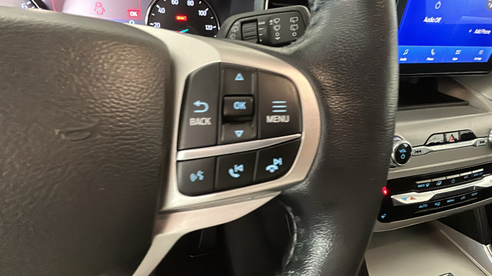 Used 2023 Ford Explorer XLT w/ Equipment Group 202A AWD/4WD image 20