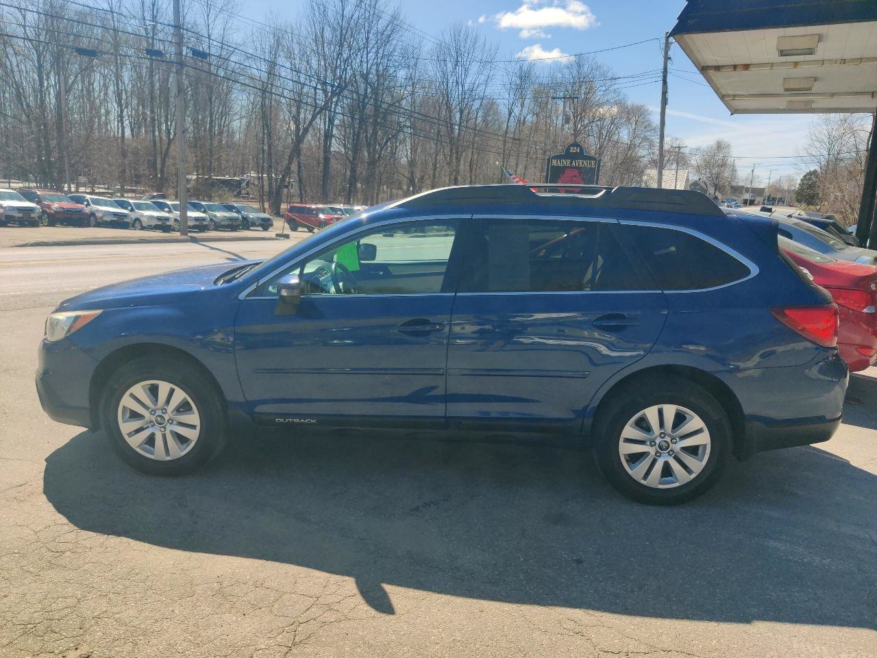 Used 2017 Subaru Outback 2.5i Premium AWD/4WD image 3