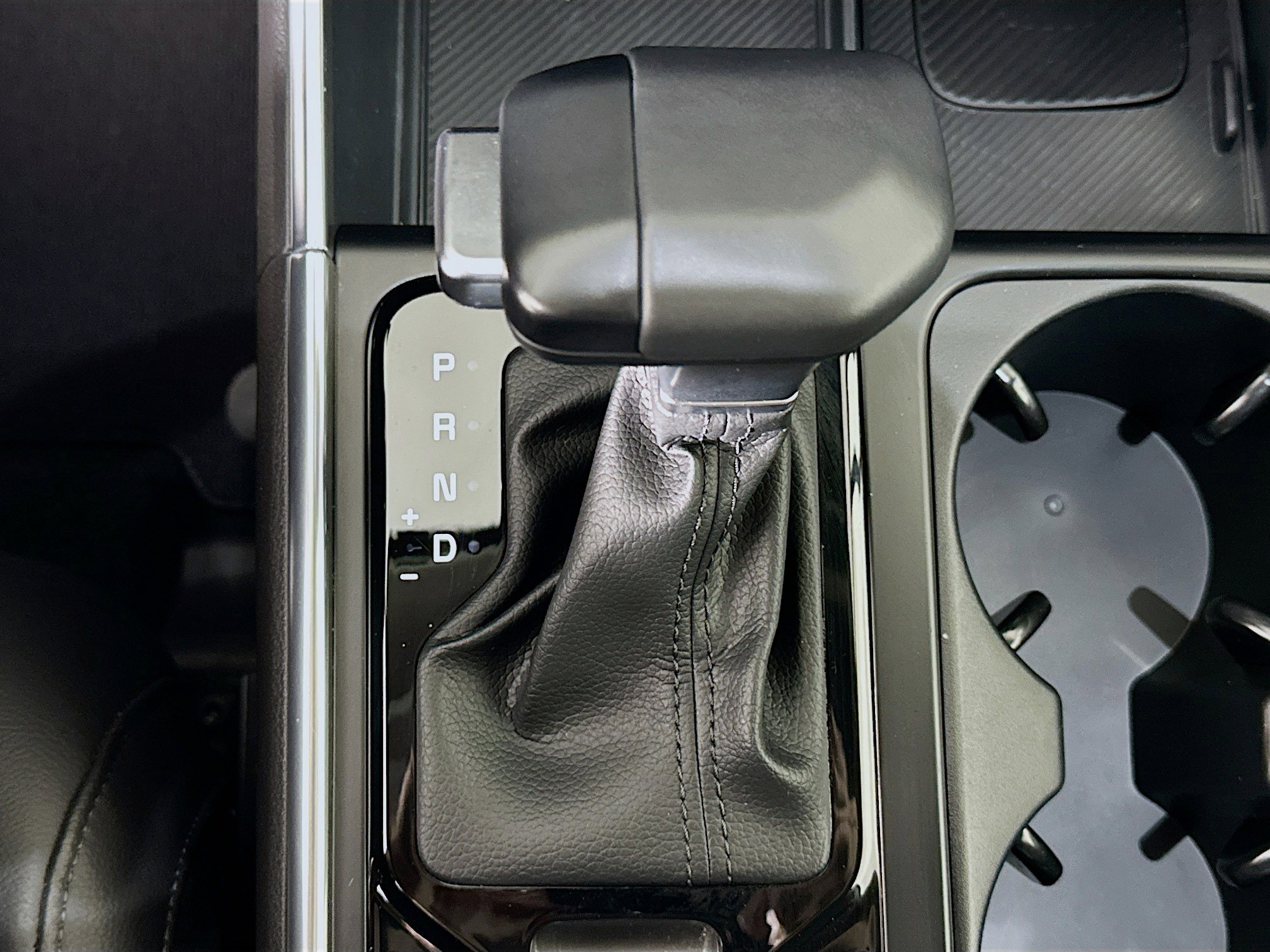 Used 2025 Kia Carnival SX Prestige image 25