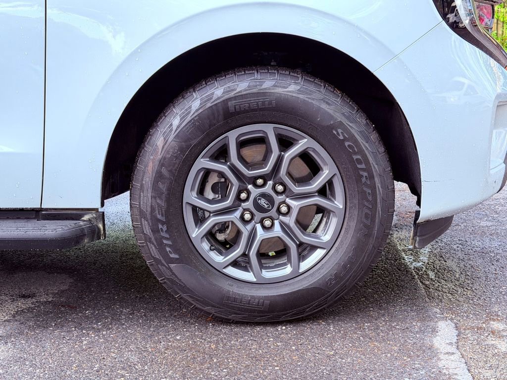 Used 2025 Ford Expedition Active AWD/4WD image 9