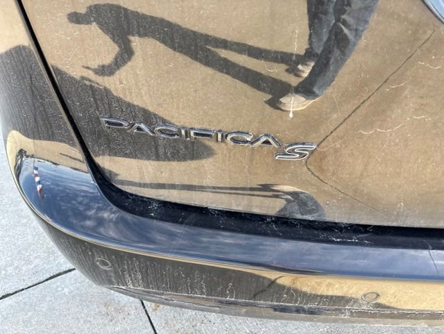 Used 2020 Chrysler Pacifica Touring-L Plus w/ S Appearance Package FWD image 8