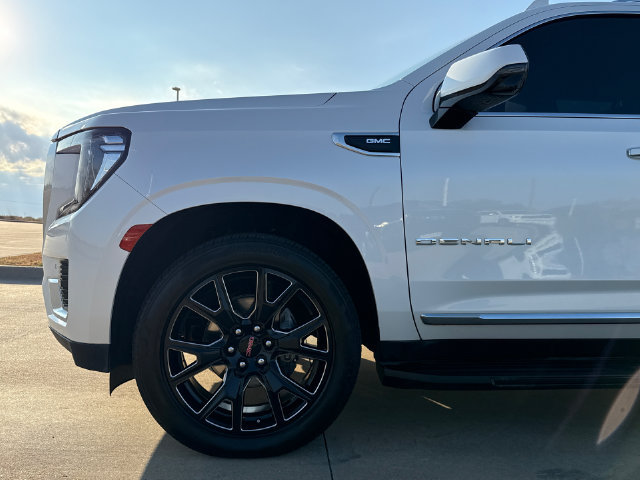 Used 2023 GMC Yukon XL Denali AWD/4WD image 5