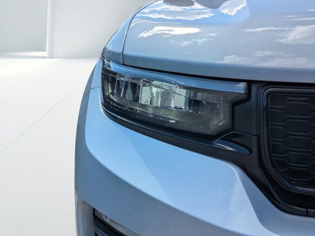 New 2025 Jeep Grand Cherokee Limited w/ Black Appearance Package image 8