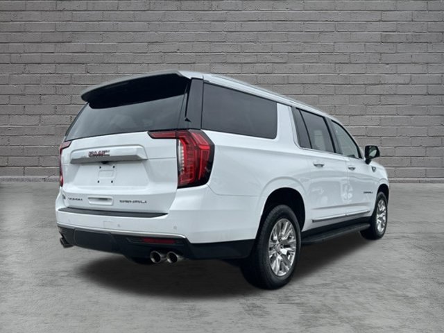 Used 2023 GMC Yukon XL Denali AWD/4WD image 5