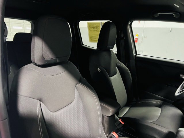 Used 2021 Jeep Renegade Latitude image 34