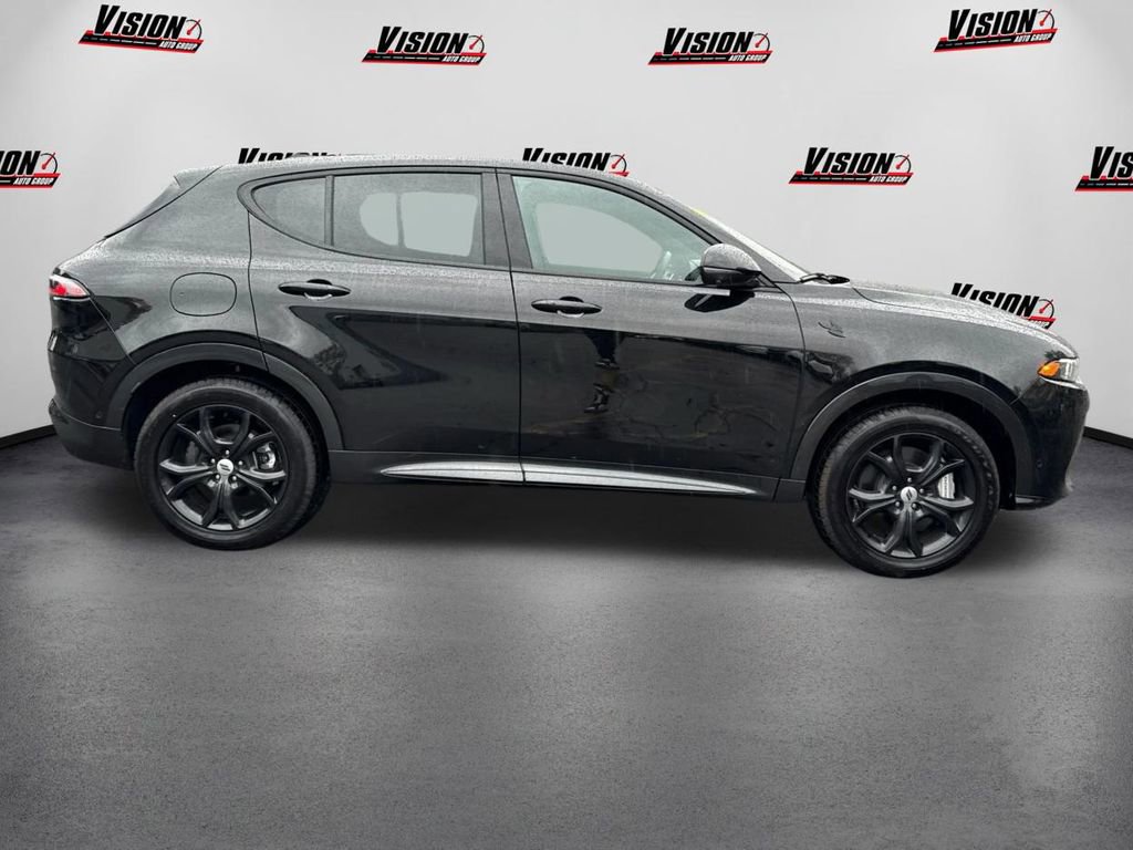 Used 2024 Dodge Hornet R/T Plus w/ Tech Pack Plus w/o Parking image 4