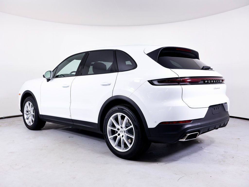 Certified 2025 Porsche Cayenne image 3