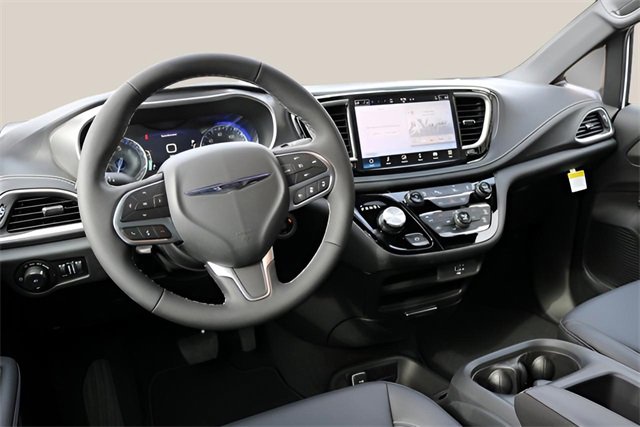 New 2026 Chrysler Pacifica Select image 13