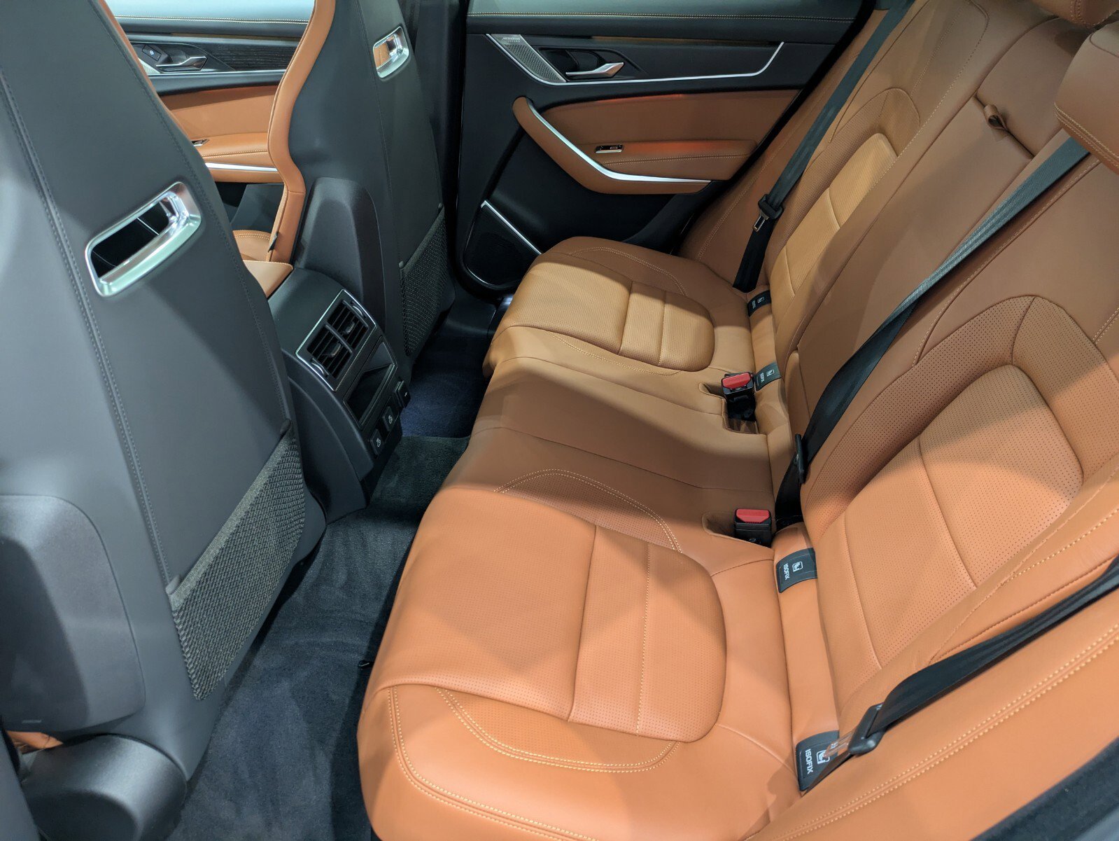 New 2026 Jaguar F-PACE R-Dynamic S image 10