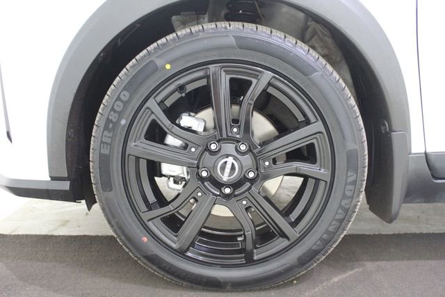 Used 2024 Nissan Kicks SR w/ SR Premium Package FWD image 24