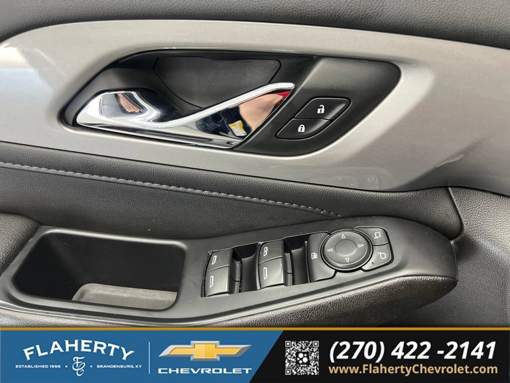 Used 2022 Chevrolet Traverse LT FWD image 21