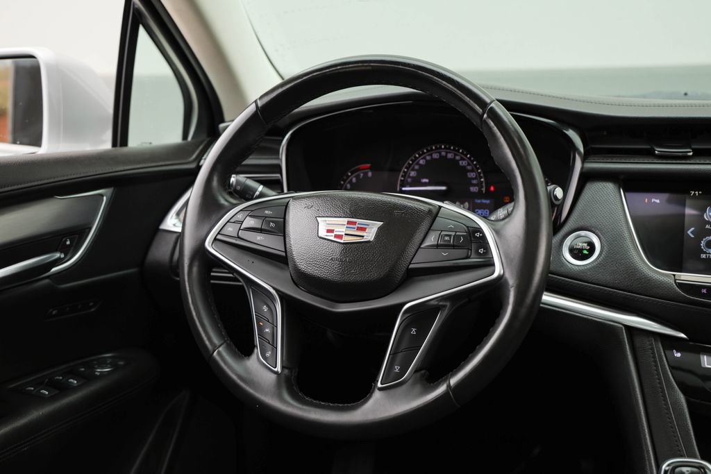 Used 2017 Cadillac XT5 Luxury w/ Driver Awareness Package FWD image 33