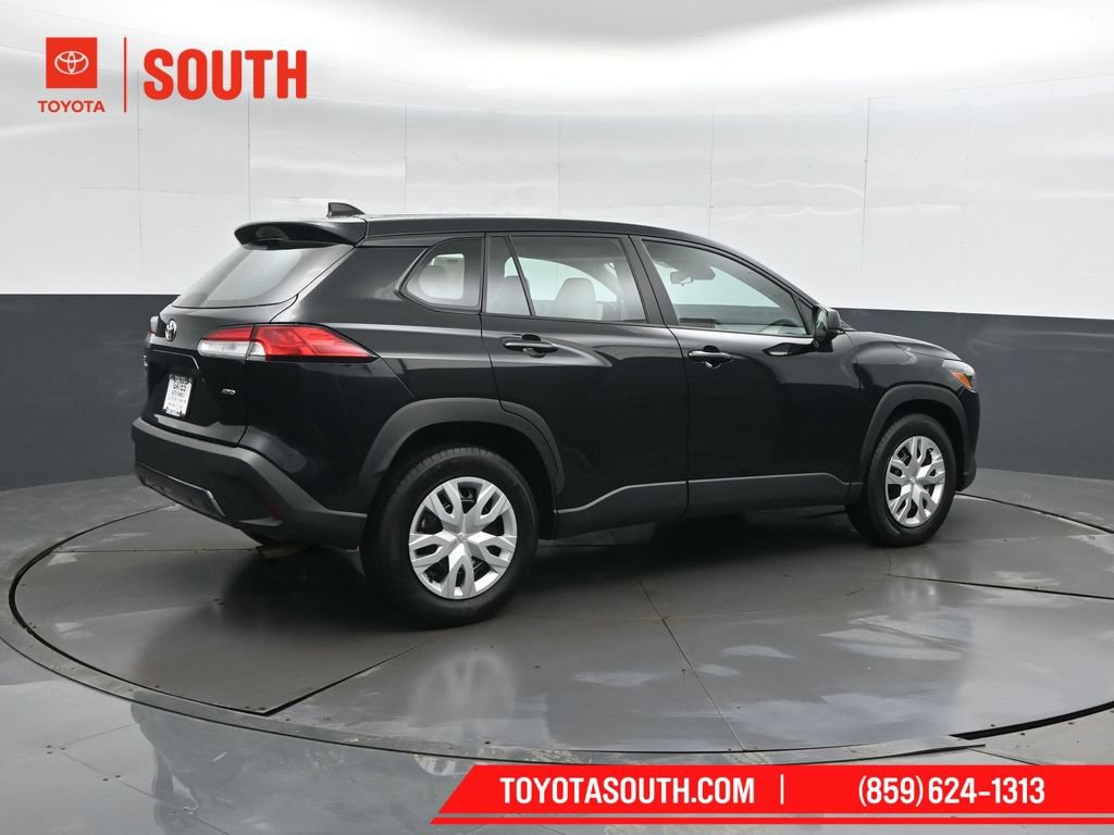 Used 2024 Toyota Corolla Cross L AWD/4WD image 2