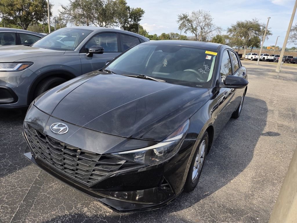 Used 2021 Hyundai Elantra SE image 2