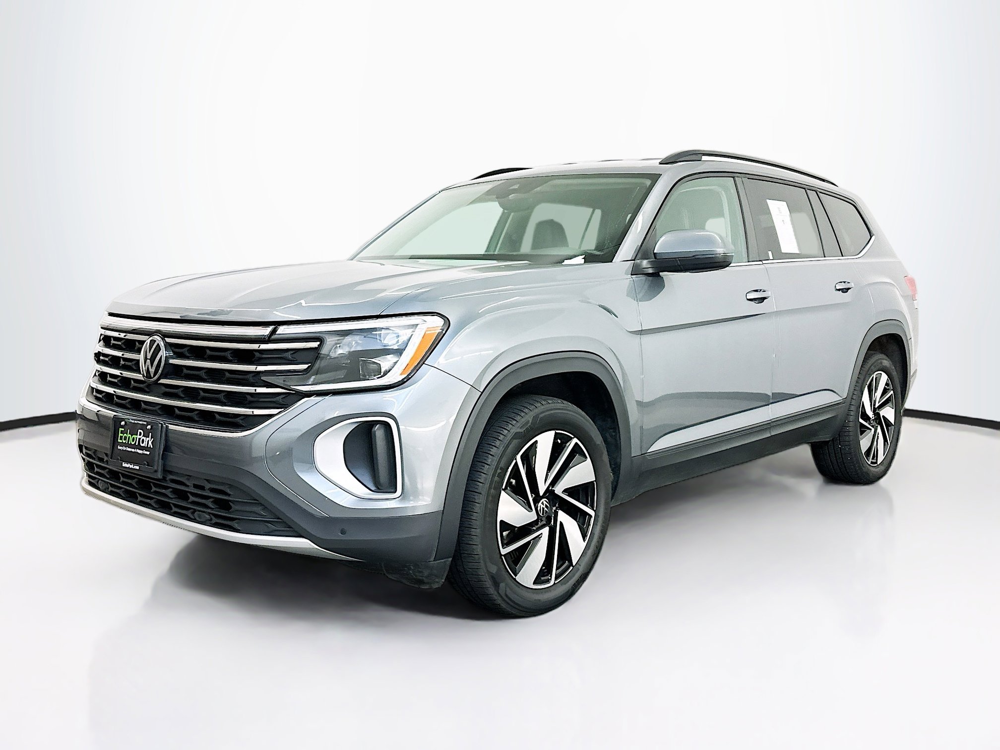 Used 2024 Volkswagen Atlas SE image 3