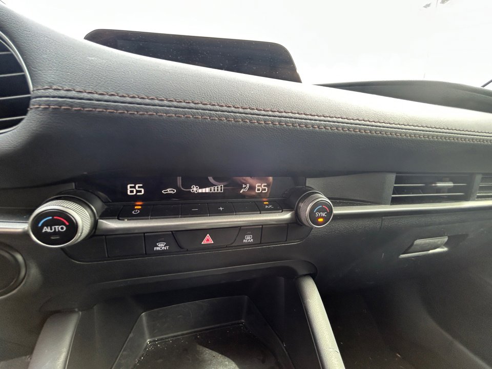 Used 2023 MAZDA MAZDA3 s FWD image 18