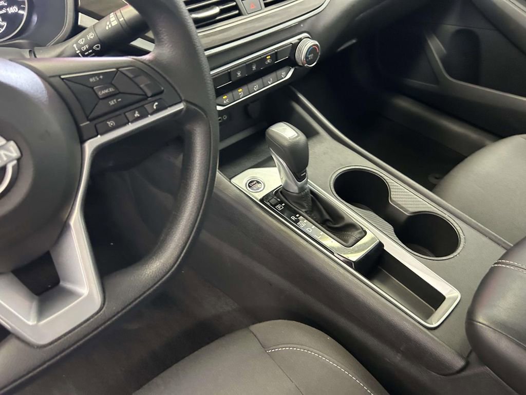 Used 2025 Nissan Altima 2.5 SV FWD image 18