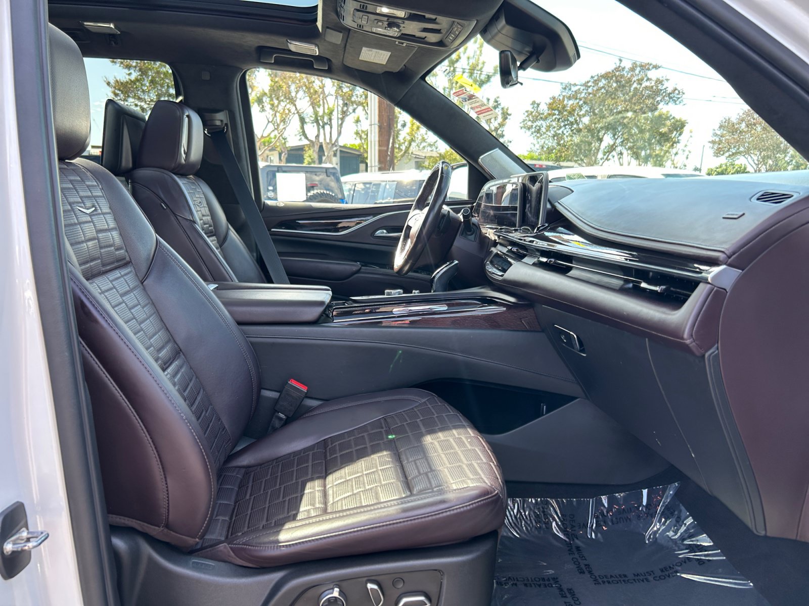 Used 2021 Cadillac Escalade Sport Platinum w/ LPO, ONYX Package AWD/4WD image 23