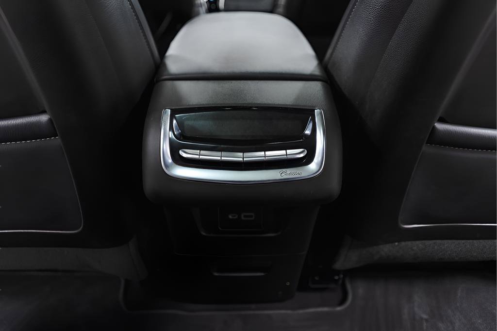 Used 2023 Cadillac XT6 Luxury image 32