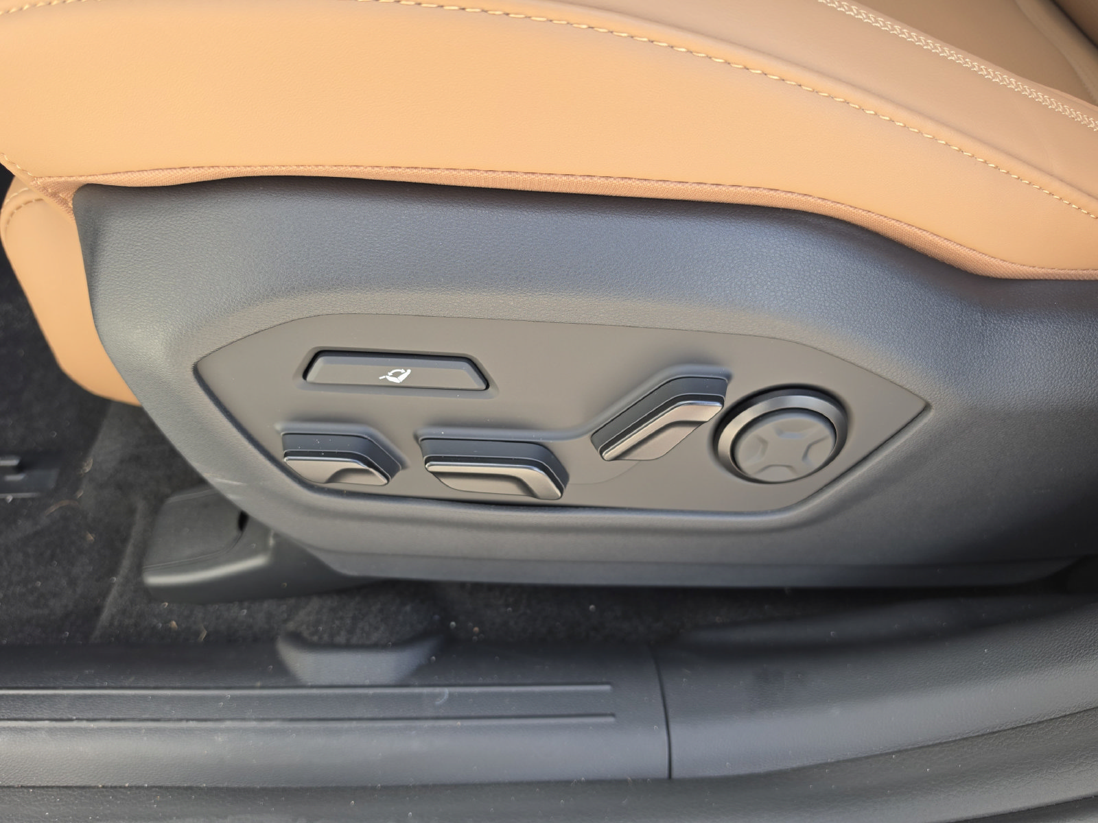 New 2026 Hyundai Santa Fe Calligraphy FWD image 23
