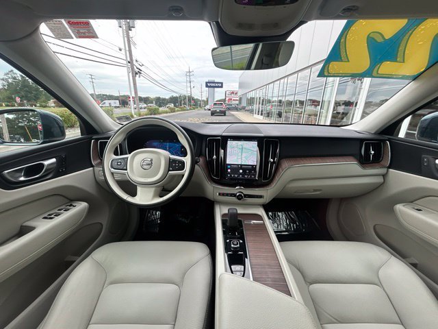 Used 2022 Volvo XC60 B5 Momentum w/ Climate Package AWD/4WD image 17