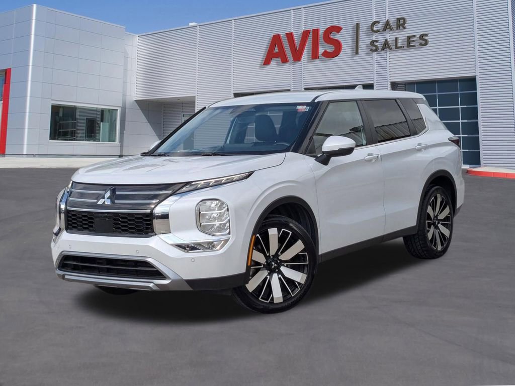 Used 2025 Mitsubishi Outlander SE
