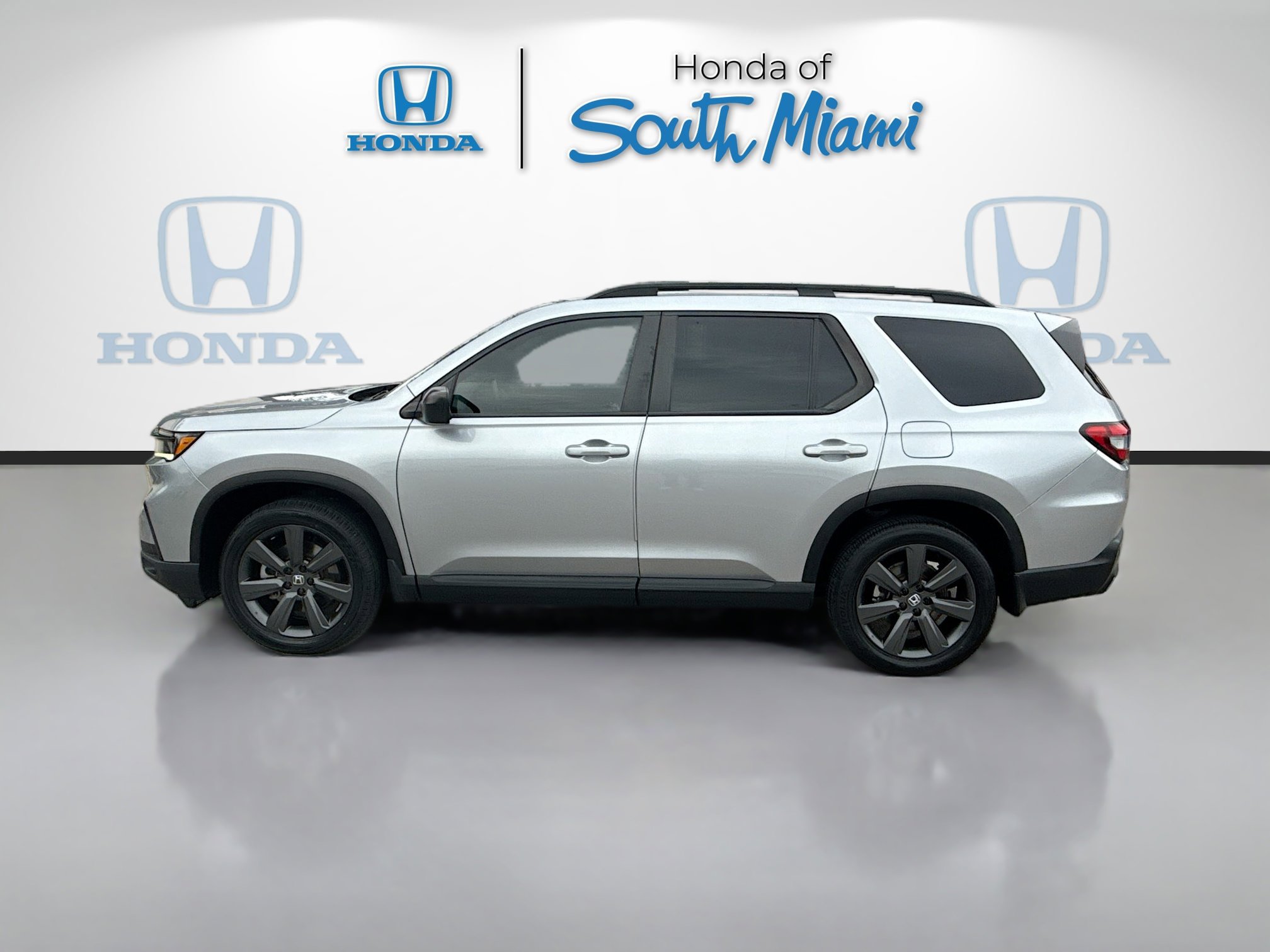 Used 2023 Honda Pilot Sport image 4