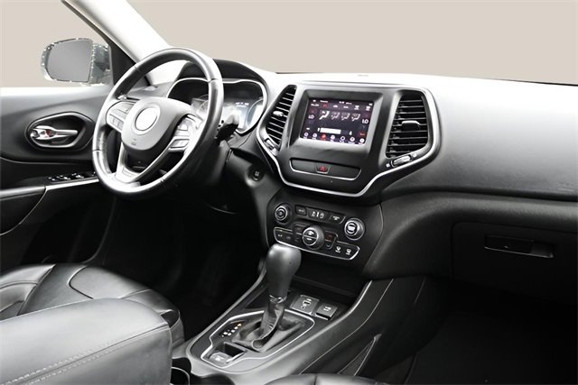 Used 2019 Jeep Cherokee Latitude Plus w/ Comfort/Convenience Group image 18