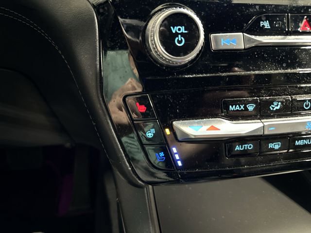 Used 2022 Ford Explorer Platinum w/ Equipment Group 601A AWD/4WD image 32