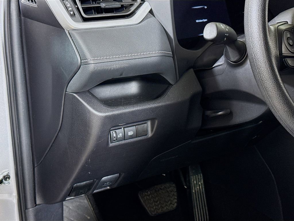 Used 2025 Toyota RAV4 XLE image 8