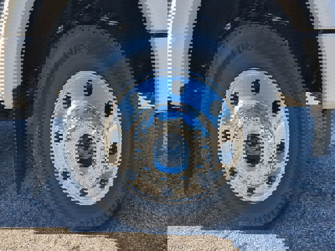 Certified 2025 Ford F450 Platinum w/ FX4 Off-Road Package image 9