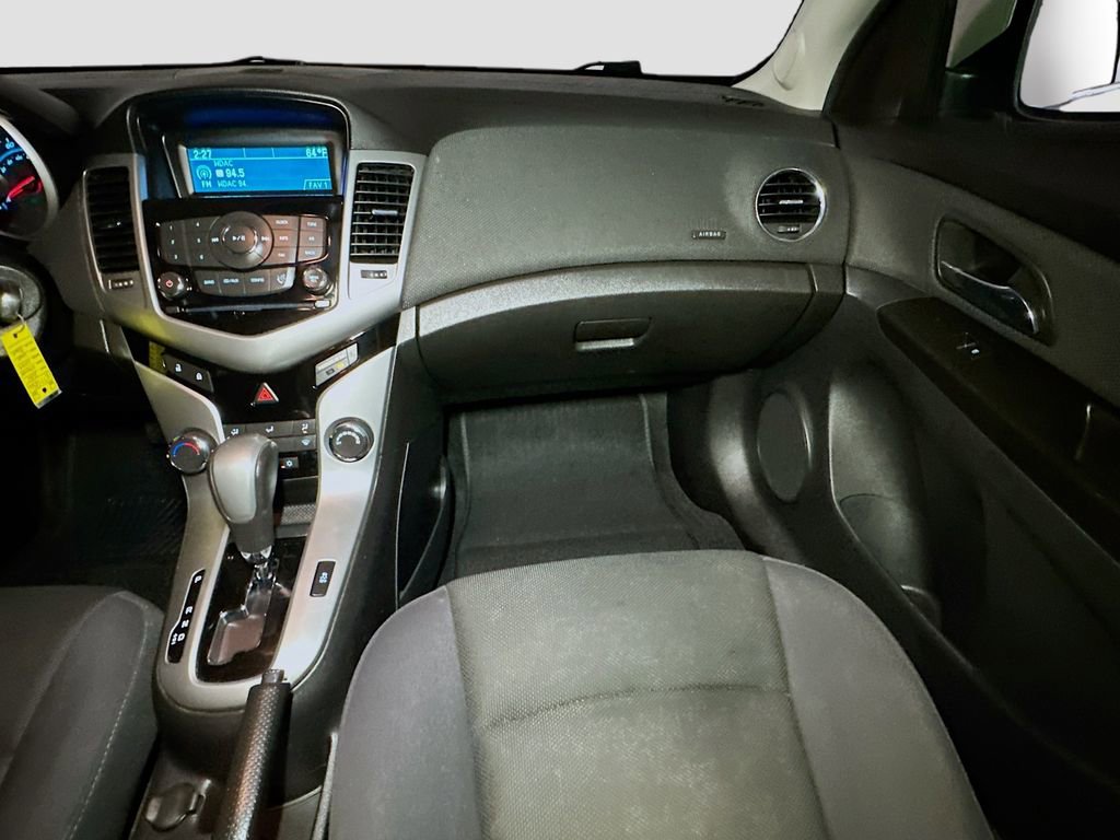 Used 2014 Chevrolet Cruze LT image 29
