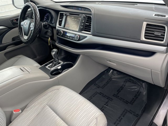 Certified 2019 Toyota Highlander Plus FWD image 38
