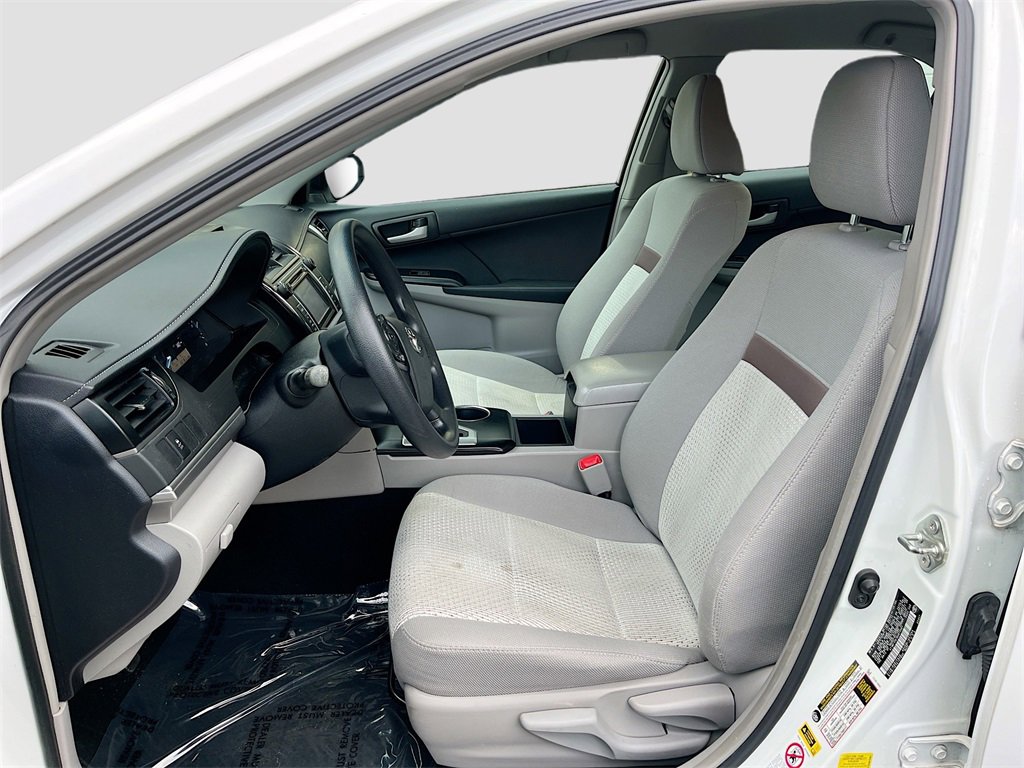 Used 2013 Toyota Camry L image 20