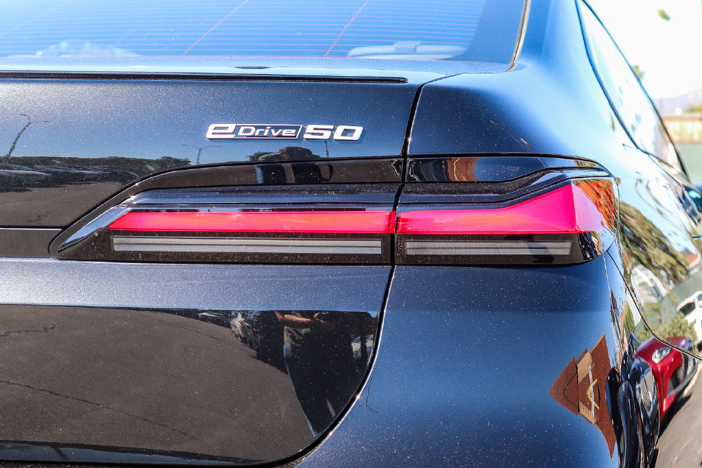 Used 2026 BMW i7 eDrive50 w/ Executive Package RWD image 7